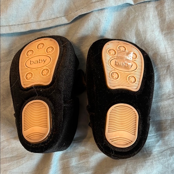 Elegant Black Velvet Baby Shoes with Bow, like new - Picture 6 of 6